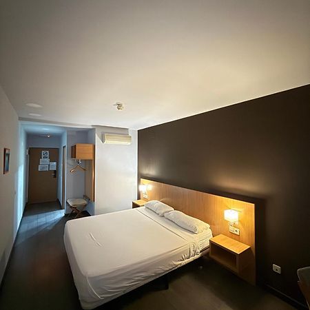 Hostal Mediterranea Madrid Exterior photo