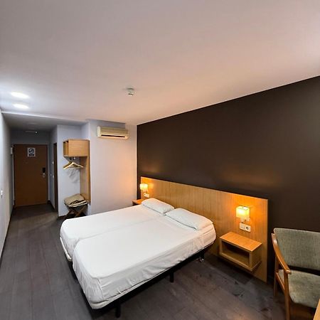 Hostal Mediterranea Madrid Exterior photo