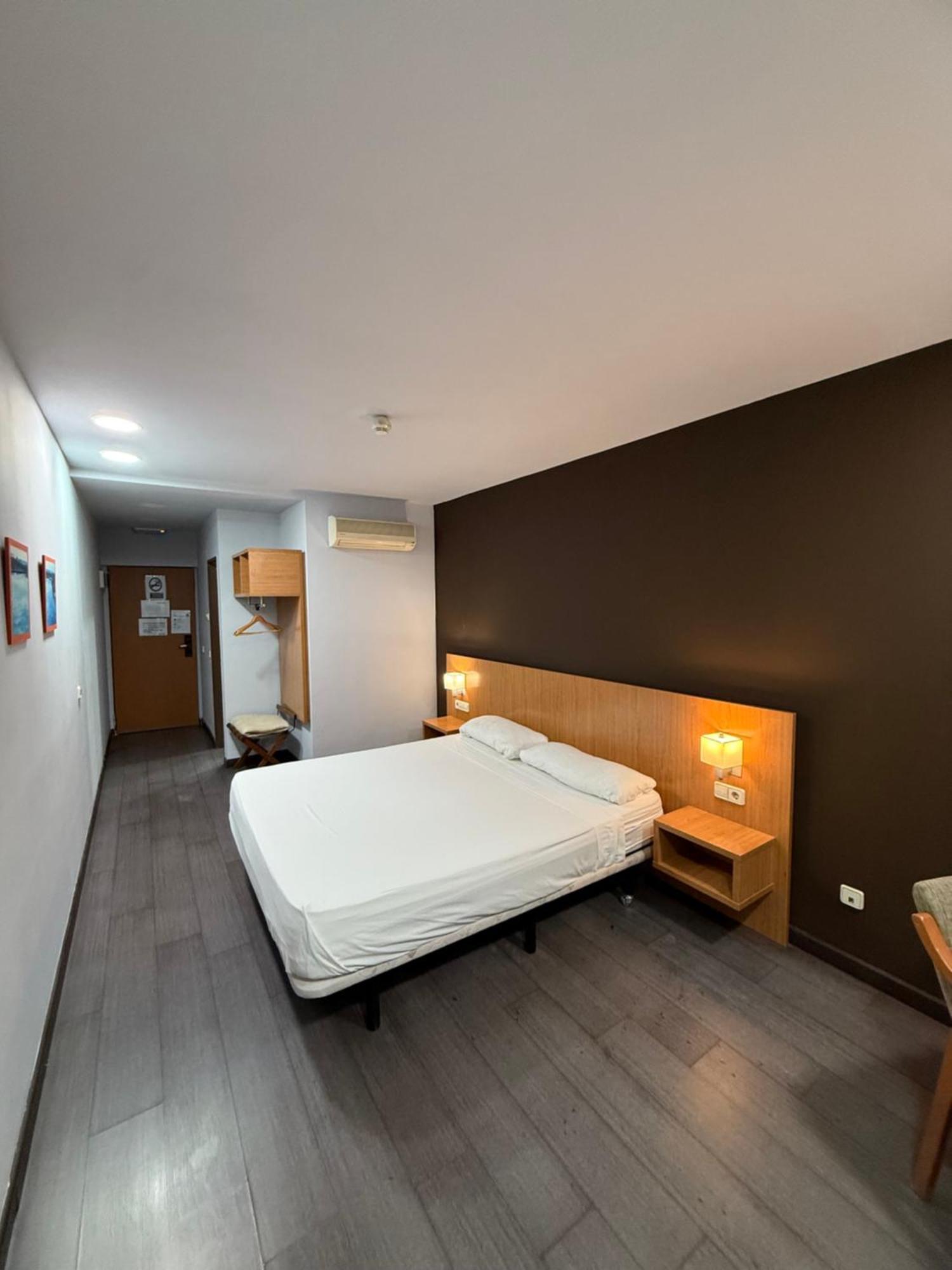 Hostal Mediterranea Madrid Exterior photo